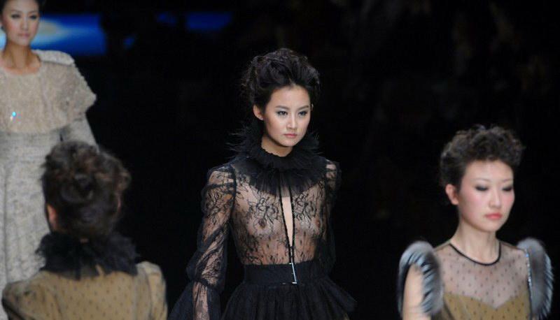 中国国际时装周:性感透视装惊艳T台 - 我要说两句 - 复兴论坛