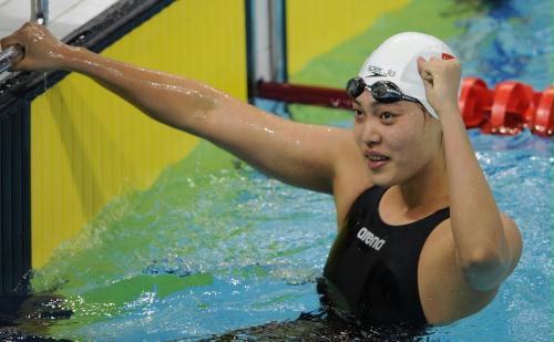 女子100米自由泳中国摘金 唐奕破大运会纪录_