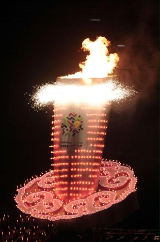 [高清组图]第十一届全国运动会主火炬点燃_CC