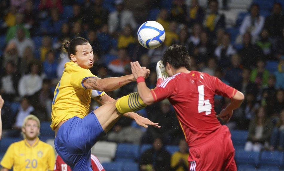 国足0-1瑞典 伊布抬脚飞踹