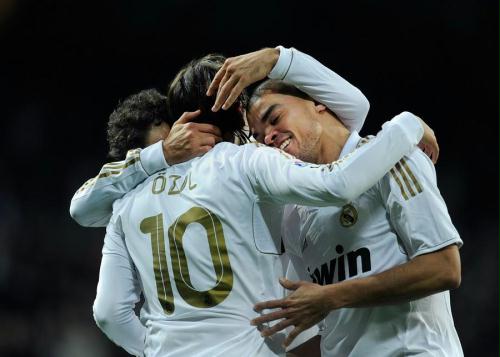 [高清组图]卡卡c罗厄齐尔齐破门 皇马逆转仍领跑开场不到1分钟,格拉内